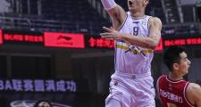 九游体育- 小组赛巅峰对决!岭东火狐队惊险晋级江汉青龙队,游泳赛场再起波澜;细节处理更胜一筹