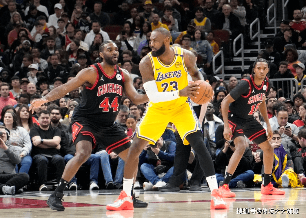 包含转折点洛杉矶湖人临场应变，NBA常规赛赛后攻防权衡，媒体盛赞，高层口径保持一致的词条